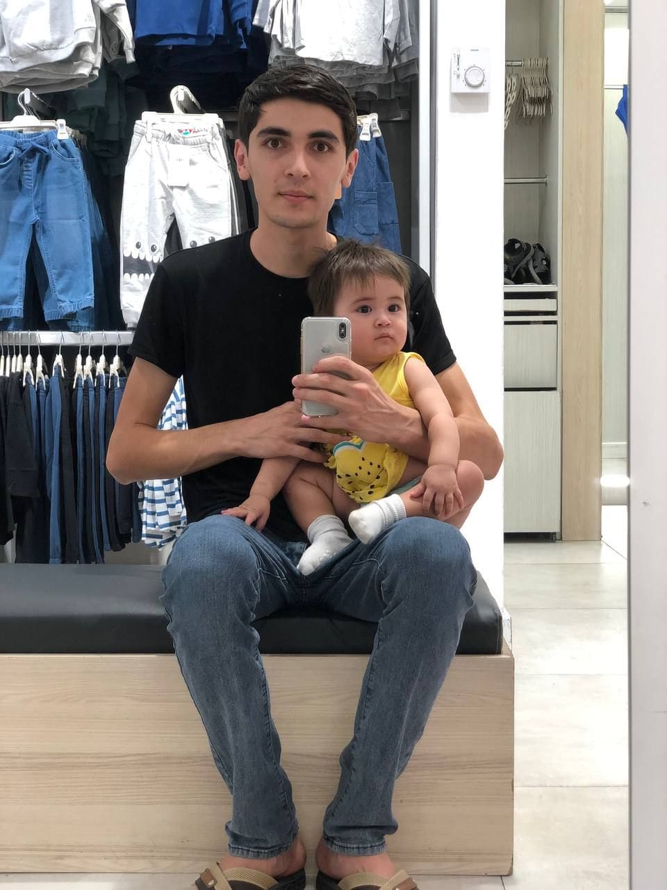 Папа с Алией на руках